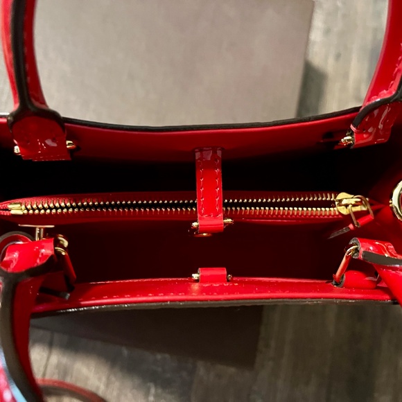 Authentic Louis Vuitton Women's Monogram Vernis Montaigne MM Leather Satchel - Picture 3 of 6